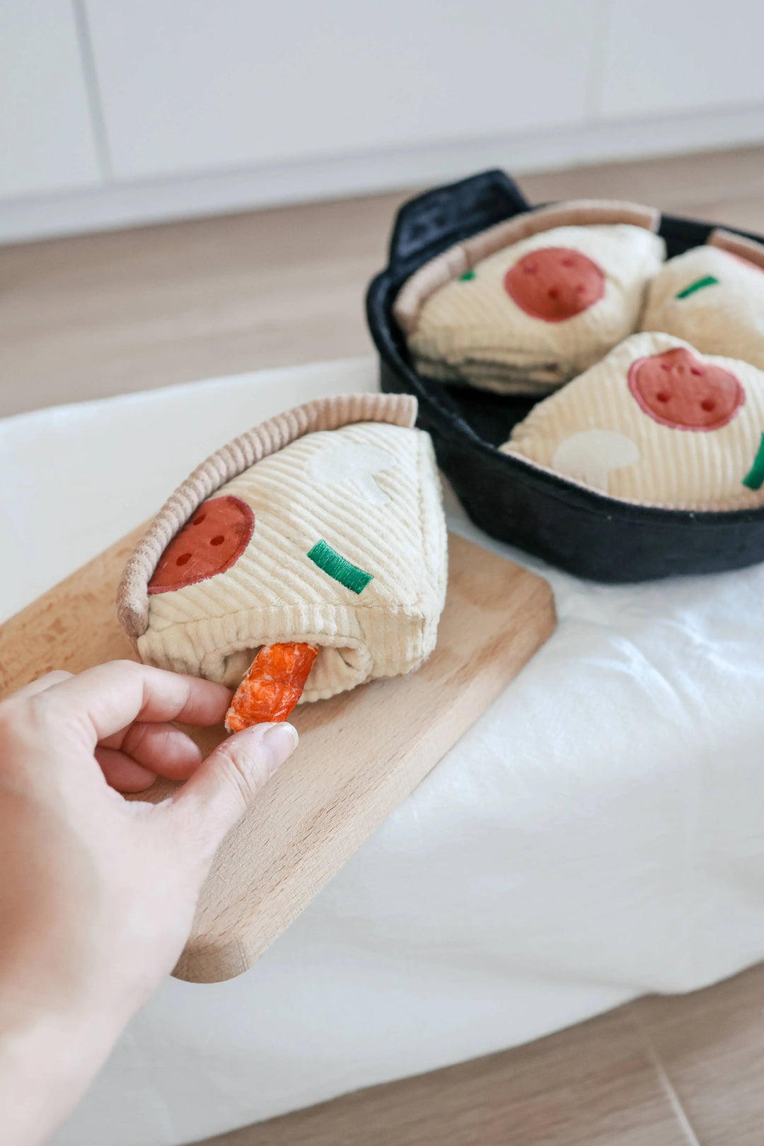 DEEP DISH PIZZA//ENRICHMENT DOG TOY  |  Pawesomeday.no