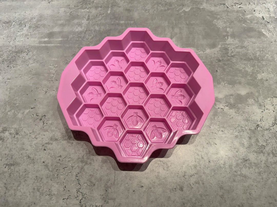 Honningbie isbitform  |  Pawesomeday