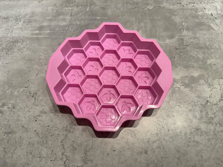 Honningbie isbitform  |  Pawesomeday