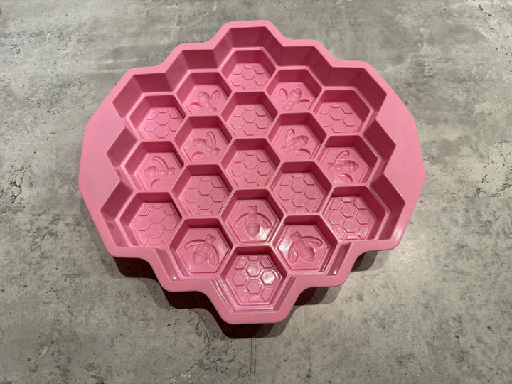 Honningbie isbitform  |  Pawesomeday