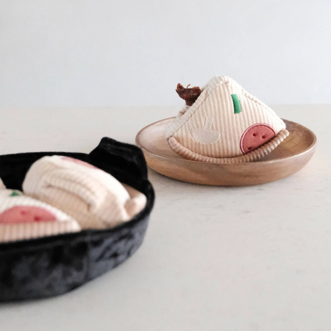 DEEP DISH PIZZA//ENRICHMENT DOG TOY  |  Pawesomeday.no