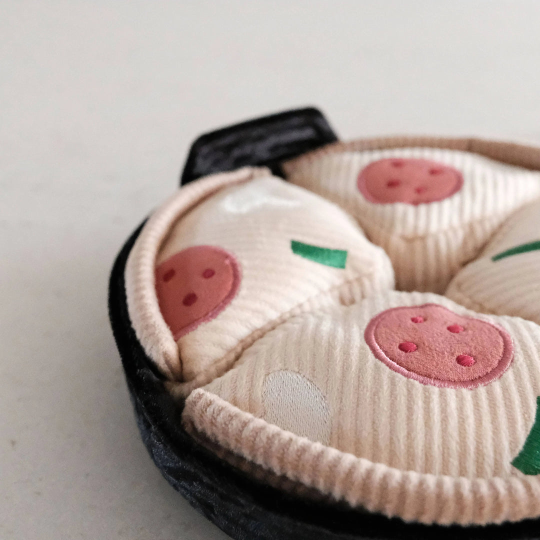 DEEP DISH PIZZA//ENRICHMENT DOG TOY  |  Pawesomeday.no