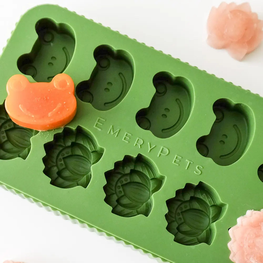 Frog + Lotus Treat Mold  |  Pawesomeday.no