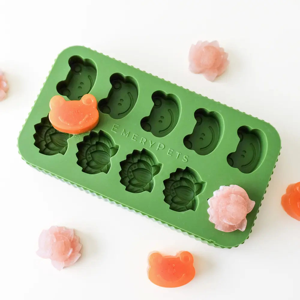 Frog + Lotus Treat Mold  |  Pawesomeday.no